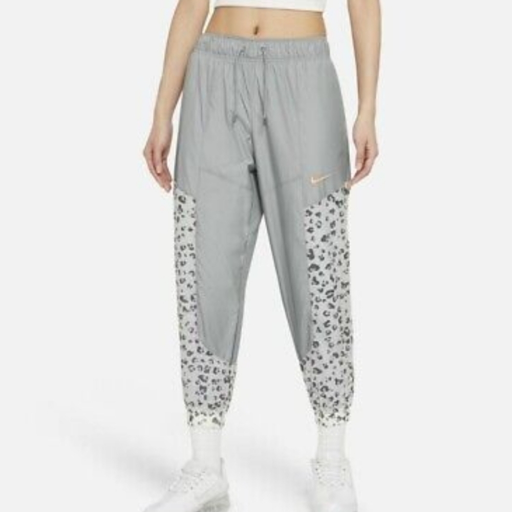 NWT Size S Nike Wind pants